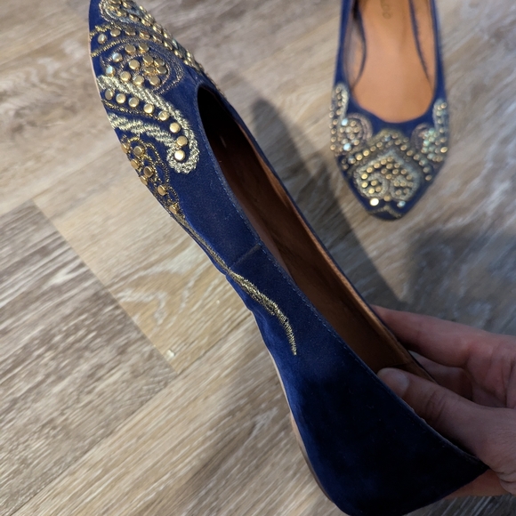 ALDO Beautiful Blue Flats with Gold Detail and Embroidery - Picture 3 of 8